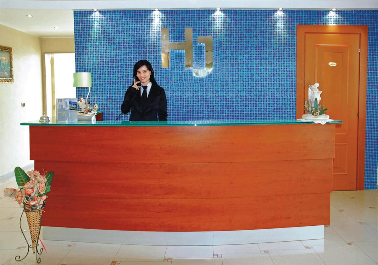 Hotel Jolly Modugno Exteriör bild